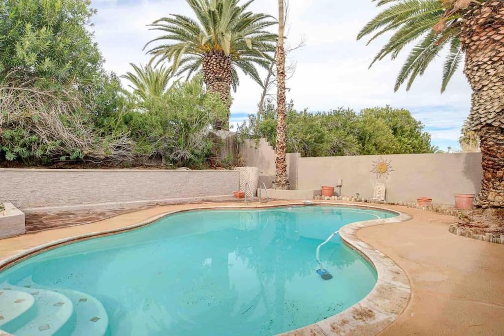 Resort Style 4 Bedroom House With Pool Minutes From Strip Лас Вегас Екстериор снимка